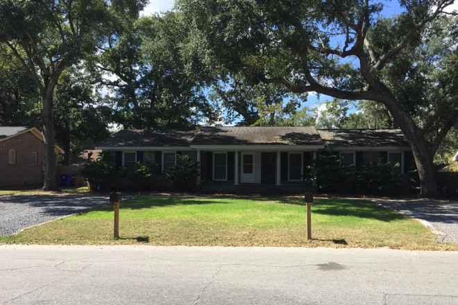 707 B Sterling Drive - Amazing Property on James Island close to downtown and the beach! Duplex