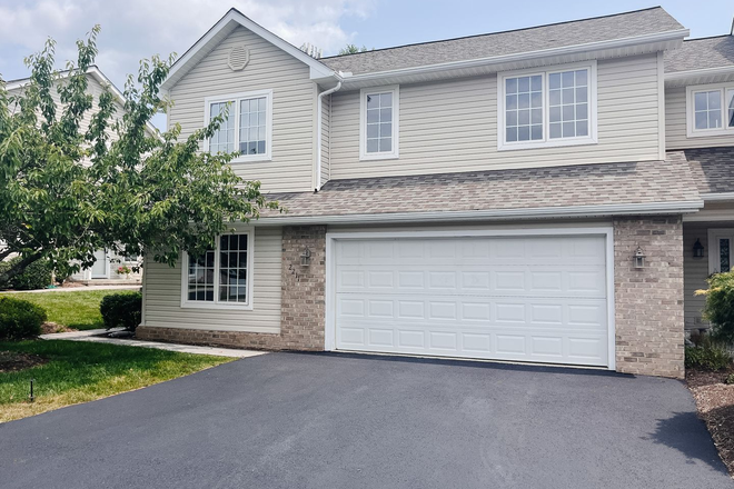 - 3 Bedroom 2.5 Bath Townhouse with 2 Car Garage