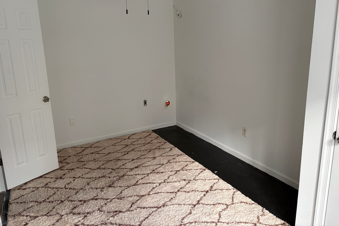 The ground floor bedroom. - *AVAILABLE NOW* Bedroom with private bathroom in two story row home