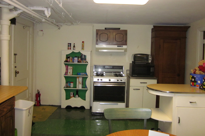 kitchen - 4room 1BR+ in family home, $1525, all utilities included, basement unit W-D prk !