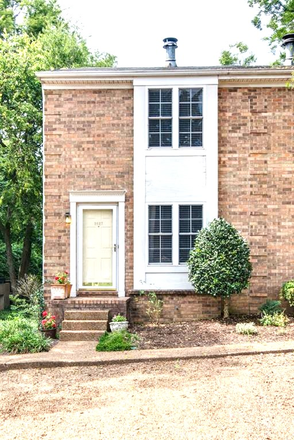 Front - Townhouse one mile to Vandy