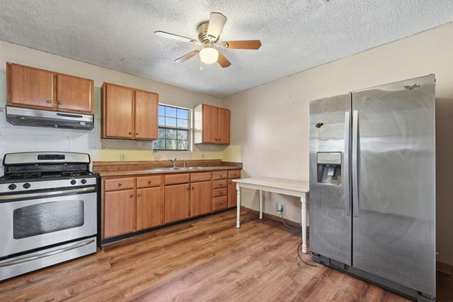 Kitchen - Large Single Family Home For Rent - 4 Bedrooms!