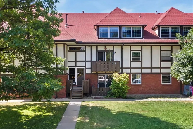 Building Exterior - Summer Lease 2bed 2bath Condo with community pool