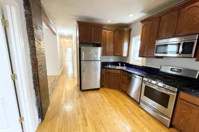 x - Renovated 4 Bed / 1.5 Bath | Exposed Brick & Granite Kitchen | In-Unit Laundry | 9/1