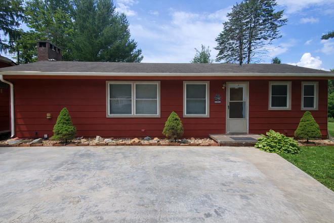 - 3/1.5 in Vilas; Easy Access and Close to Boone!