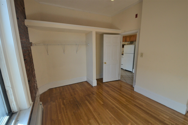 Bedroom - 1 Bedroom 1 Bath Apartment Available on Marlborough St 9/1/2026
