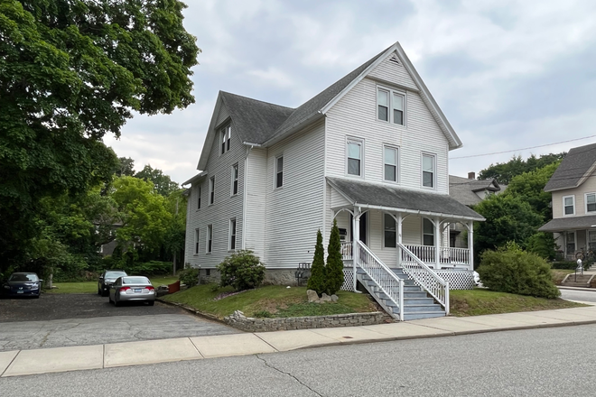 OutsideView - 1 bedroom available in a 4 room Apartment