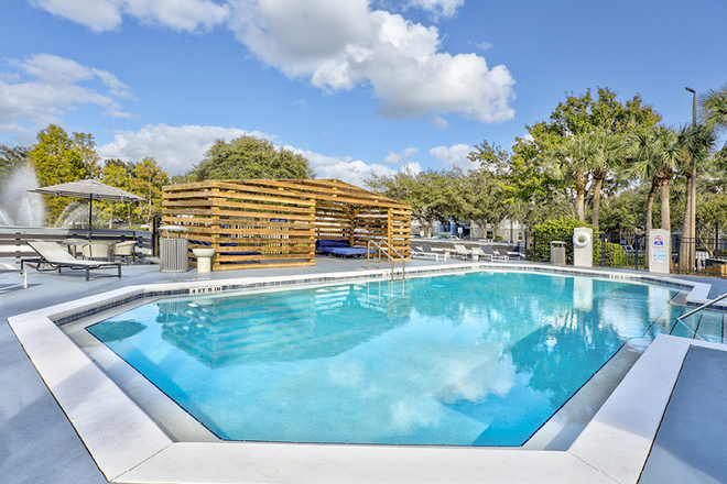 Pool - Mercury 4-Bedroom Apartment