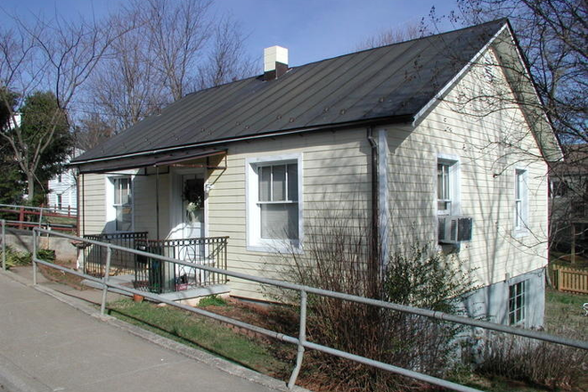 Outside Street View - 1304 Avon Street