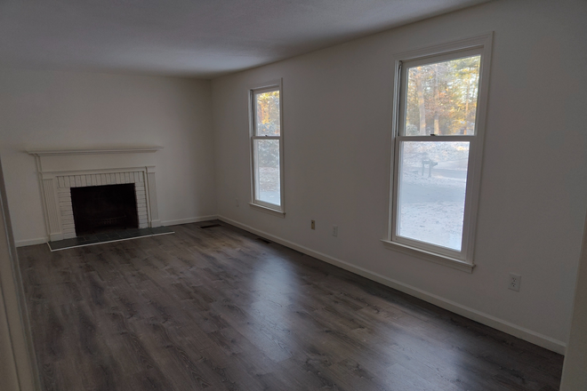 Living room - Beautifully renovated house, close to UMass