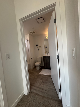 bathroom a (attached to bedroom a) - Union 9seventy