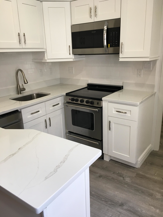 Call NOW for showings! 617-236-8550 - TEMPLE ST - *NO FEE* RENOVATED 3BR/1BA ON BEACON HILL FOR *9/1/2026* W/ IN UNIT W/D, H&HW + WIFI INC Condo