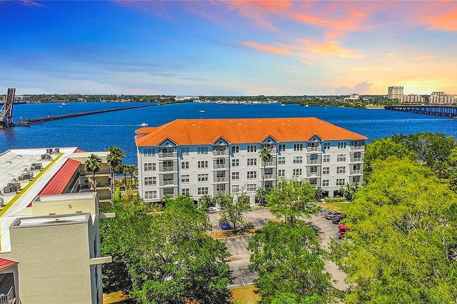 BUILDING - RIVERWALK CONDO