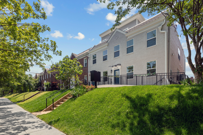 Front exterior - One-Year Young 2-Bedroom 1-Bath Stunner with a shortcut to Georgetown Hospital! Apartments