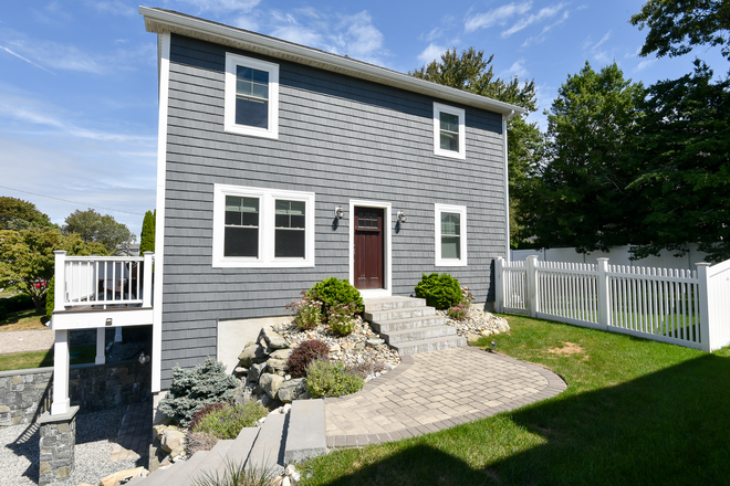 Side/Main Entrance - 46 Bayberry Road Narragansett, RI 02882 House