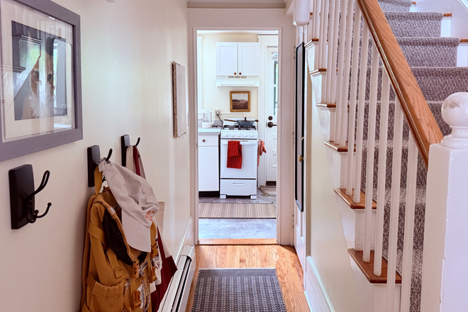 Entryway looking toward kitchen - 1 Bedroom in 2 Bed / 1 Bath - Bright Comfy Furnished Apartment, Walk To Campus, River, Cambridge