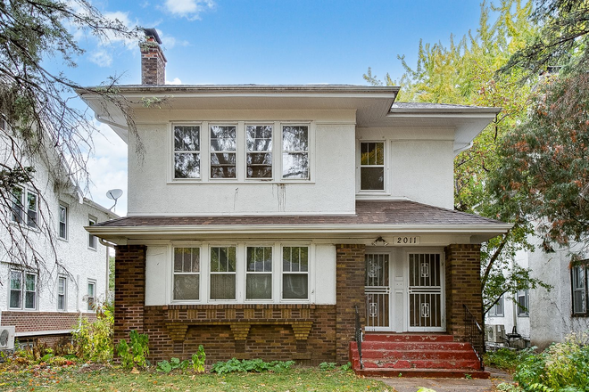 Charming duplex - Awesome three bedroom apartment one block to campus