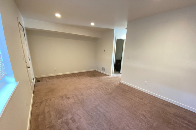 3 - AVAILABLE 8/5: 1322 S Coffman St #3 Townhome