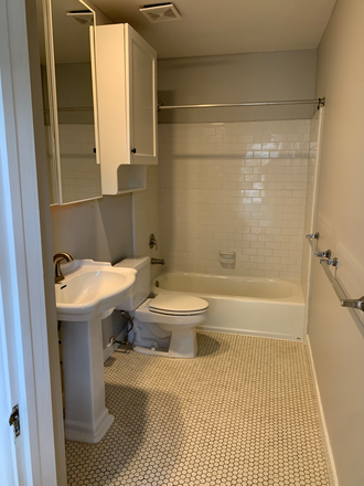 en-suite bath located in the largest room, Room 1 - Southgate Two Storied Unit available July! FULLY FURNISHED, walking distance to Campus Duplex