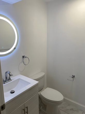 Bathroom - Bright 3-Bed, 1.5-Bath Apartment Near Campus