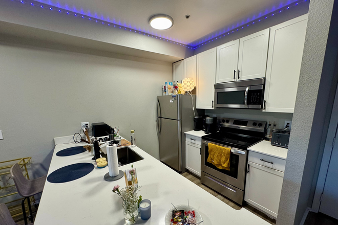 Kitchen - Union Baseline Apartments