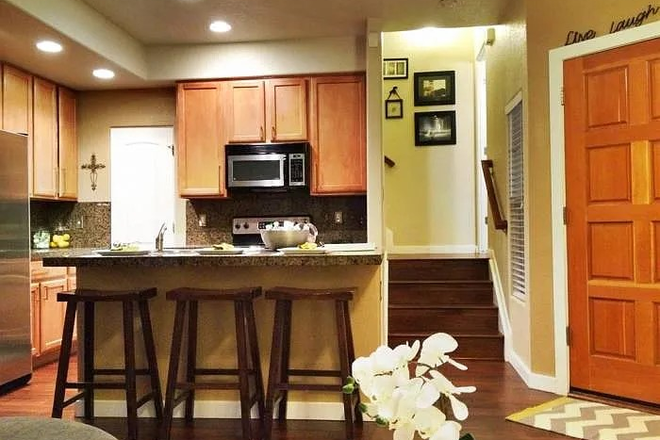 Kitchen/Dinving - Lovely 2 bedroom townhome, 7 minutes from Anschutz