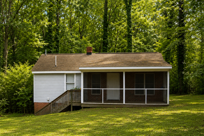 Exterior Front - 1 bedroom Cottage on Harrison Avenue Available August 2026!