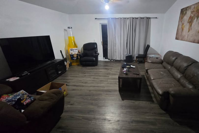 living room - Affordable house close to UCF, Full Sail, and Valencia