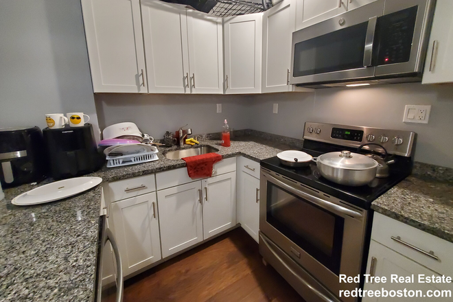 ... - CHARACTER 4 BED WITH HARDWOOD FLOORS Triplex