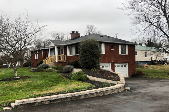 Garage and off-street parking - 2 Bedroom 1 Bathroom Apartment In Vintage SoKno Rancher, Great Amenities; Utilities Included