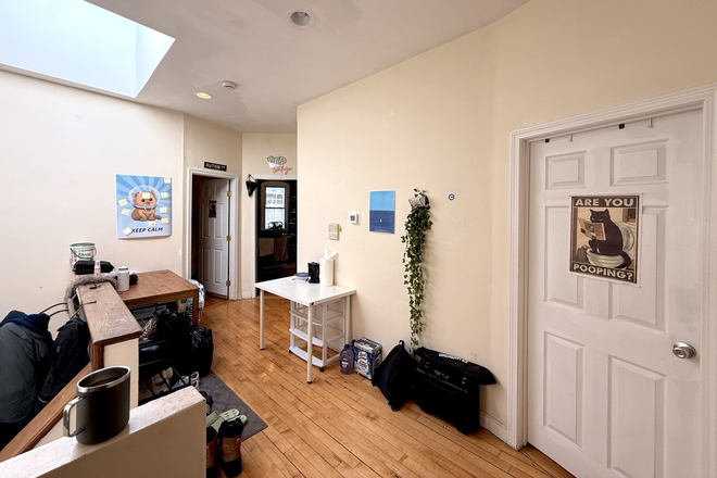 Call NOW for showings! 617-236-8550 - VANCOUVER ST - LONGWOOD BROWNSTONE 4BR/1BA AVAIL *9/1/2026* W/ LNDRY IN BLDNG, EXP BRICK, DW, PRKNG! Apartments