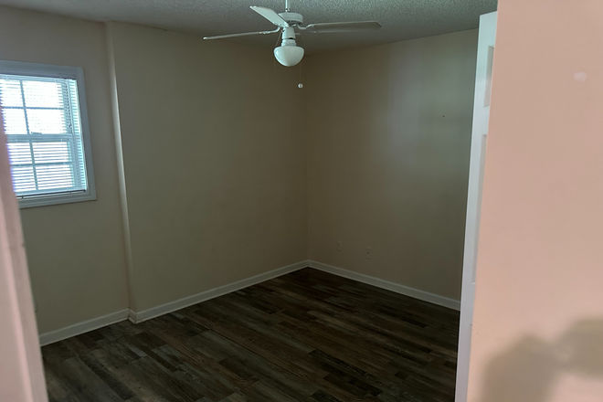 One of the bedrooms - Mountain View Trail - 5 minutes from campus, CHEAPER THAN ANYONE ELSE ($684/month) NOT 25 Miles Away House