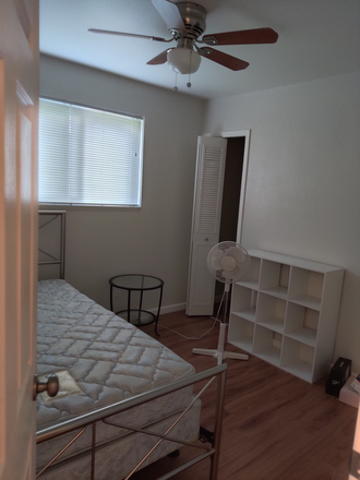 Bedroom with walk-in closet - Close to East campus/SEEC bus stop