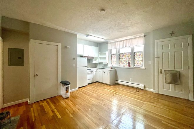 . - NO BROKER FEE - 2 bed / 2 bath - HEAT/HOT WATER INCLUDED - Avail 9/1/26!!! Apartments