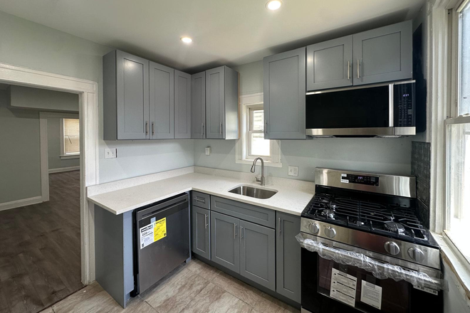Kitchen - Luxury 4 Bed/1.5 bath in charles village