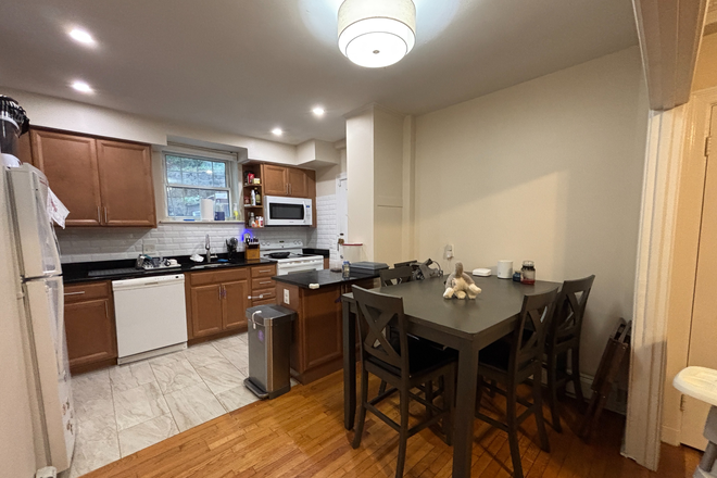 kitchen - Spacious Garden Level Coolidge Corner 2 bed/2 bath - NO FEE! Apartments
