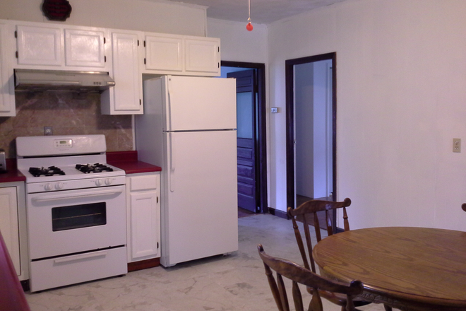 kitchen - 2 bedroom/1 bath/ parking and laundry included-5 rooms Triplex