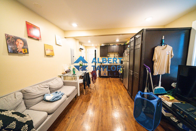 Kitchen - 3 Bedroom with Laundry in unit - NEAR ISEC!! Apartments