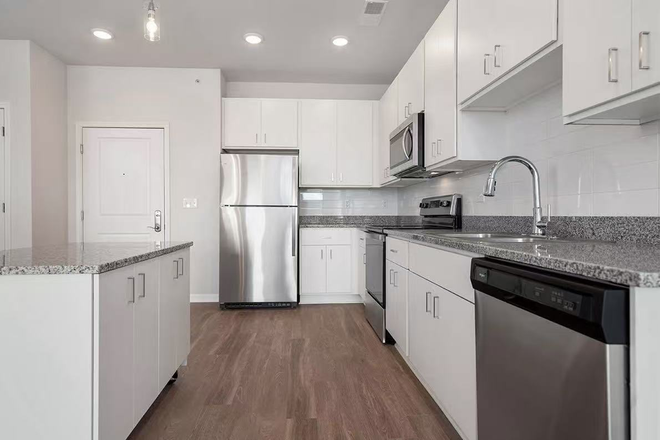 Kitchen supplies - Close to Campus Apartment Sublease w/ $2000 off first month