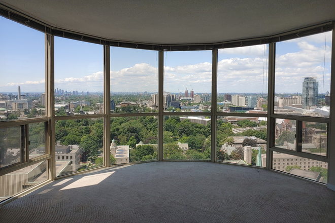 Bay window from the 25th floor - Polo 2 - Bay/Bloor - Stunning 1150 sq ft 2 Bedroom + living room/solarium - Up to 3 students