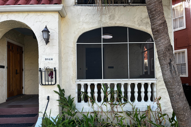 Outdoor street view - 2 Bed 2 Bath, 7 minutes from uptown Tulane campus