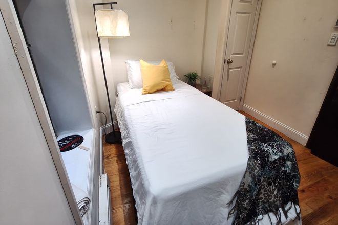 Bedroom - Fully Furnished sublet in UWS Apartments