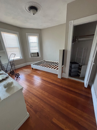 Available bedroom! Will be clean and empty on move-in - Student Apartment w/ In-Unit Laundry, Garden, 10 min. from Orange Line and Green Line
