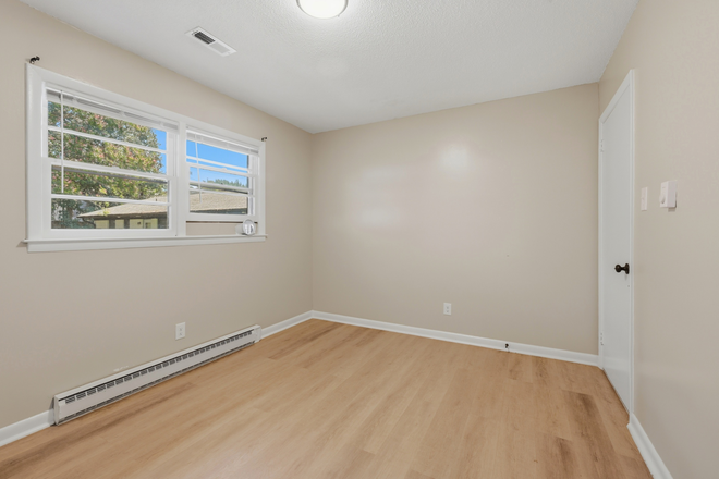 Bedroom - Pinewood Flats 2 Bed/1 Bath near Carrboro Farmers Market Apartments