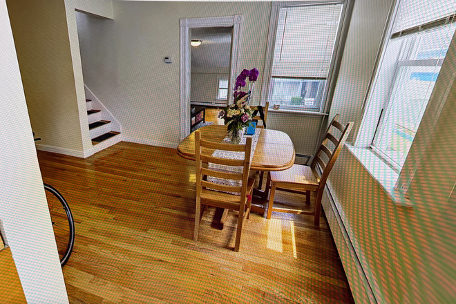 . - STUNNING 3 BED / 2 BATH, HEATING INCLUDED, NO BROKER FEE!!