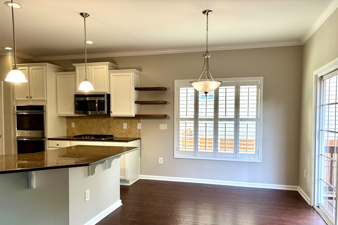 Kitchen and breakfast nook - 4 bd 3 ba house