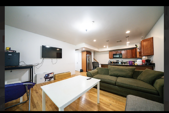 Living Room - A beautiful 6 Bed, 6.5 Bath Townhouse available