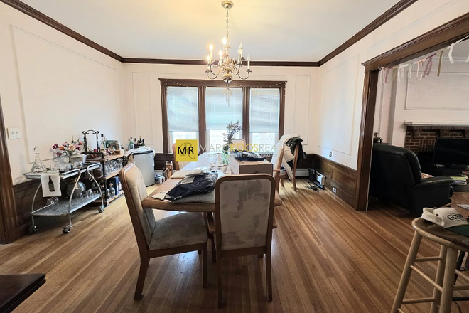 Dining Room - COOLIDGE CORNER 5 BED 2 BATH WINCHESTER ST 09/01 INCL 2 PKG **1/2 FEE* Apartments