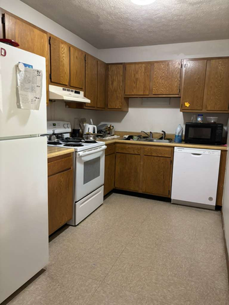 kitchen - Fall Semester Sublet | Private Bedroom at 262 S Chauncey Ave near campus Apartments
