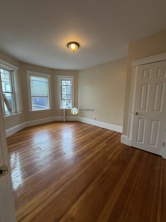 1 - JUNE 2027 - Bright and spacious 3 bed/1 Bath No Fee!